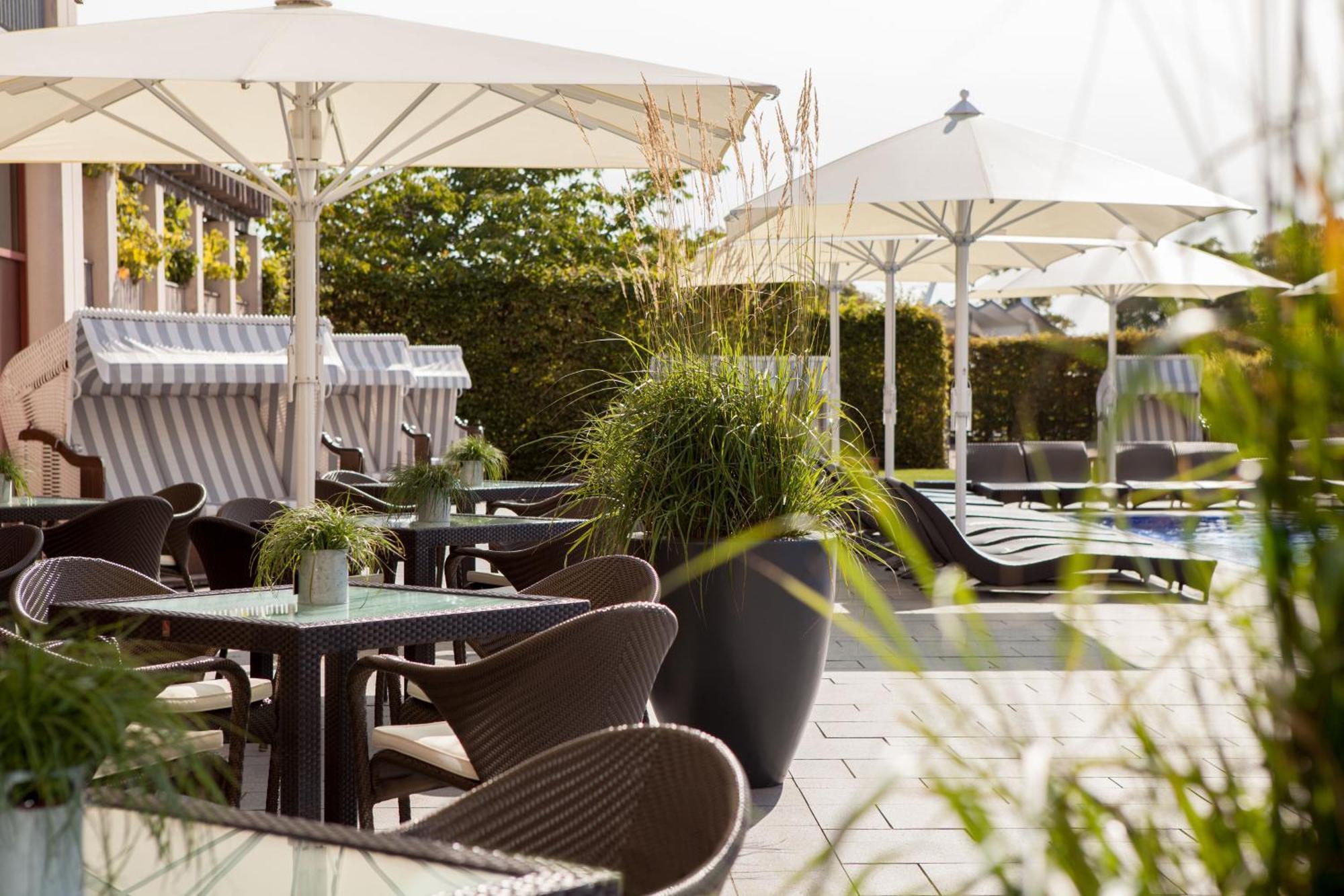 A-Rosa Travemuende Hotell Lübeck Exteriör bild The hotel's rooftop terrace