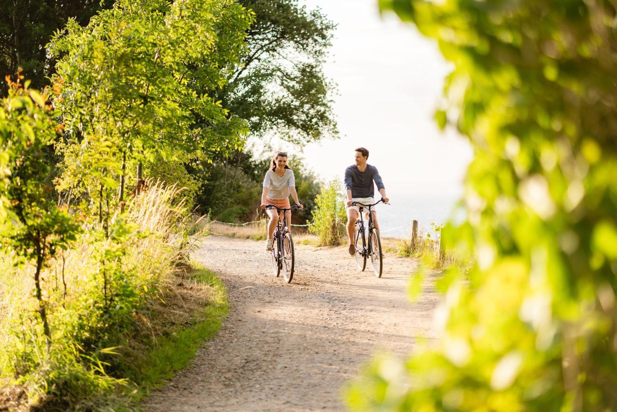 A-Rosa Travemuende Hotell Lübeck Exteriör bild Cycling in the Netherlands