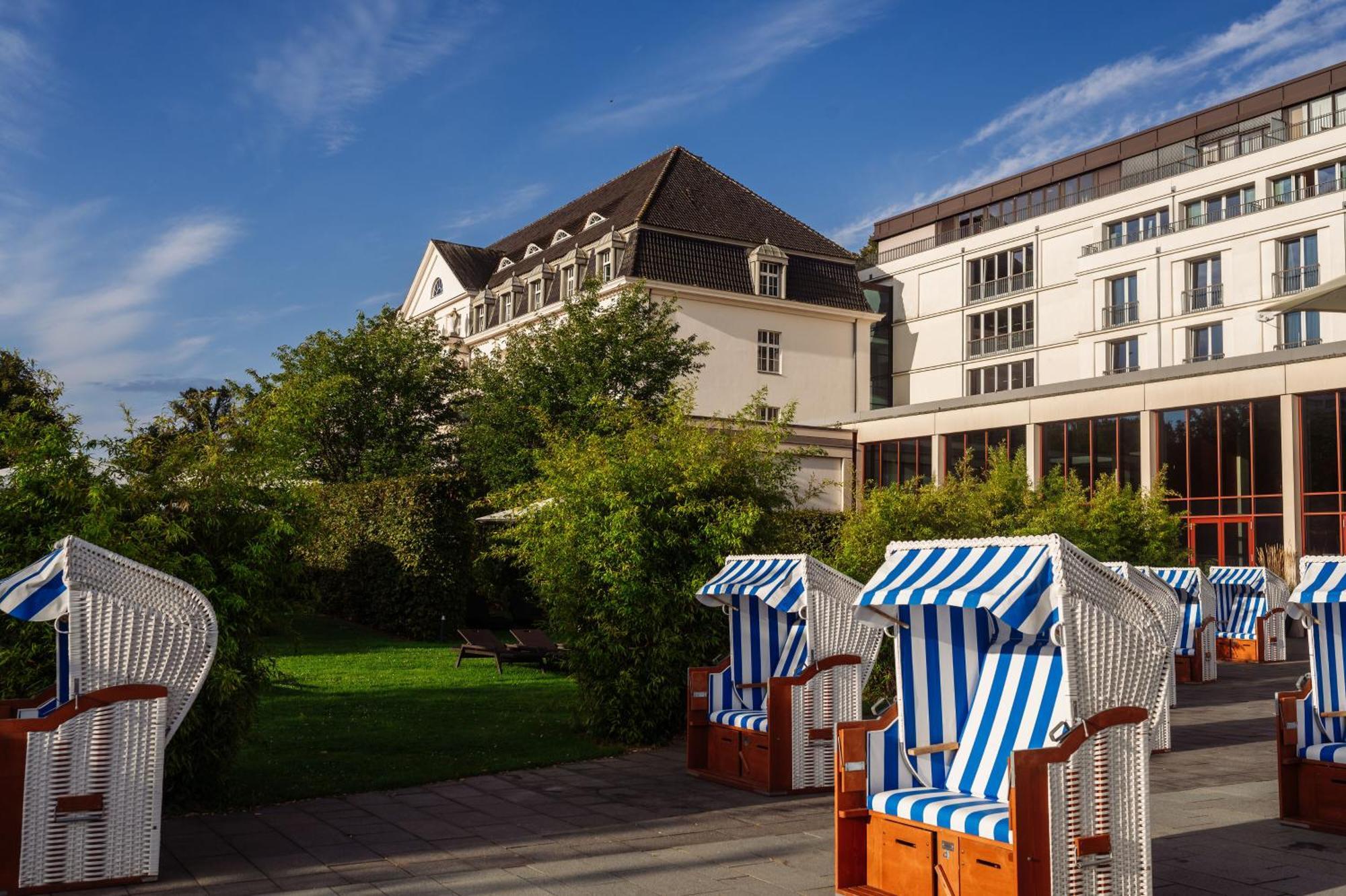 A-Rosa Travemuende Hotell Lübeck Exteriör bild The campus of the University of St. Gallen