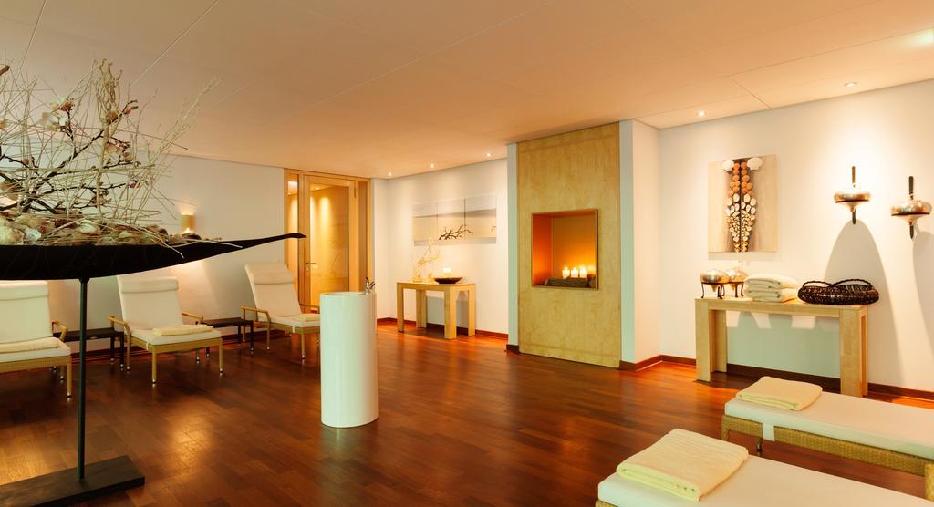 A-Rosa Travemuende Hotell Lübeck Exteriör bild A spa at the InterContinental Wien