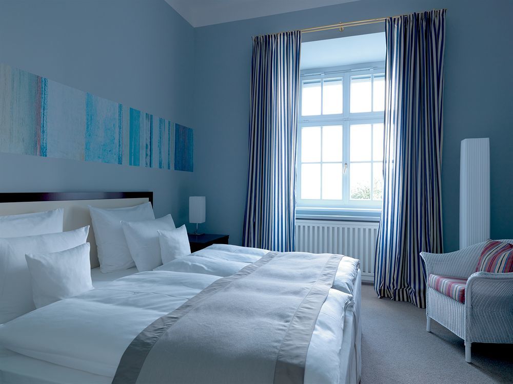 A-Rosa Travemuende Hotell Lübeck Exteriör bild A room at the Hotel Axelmannstein