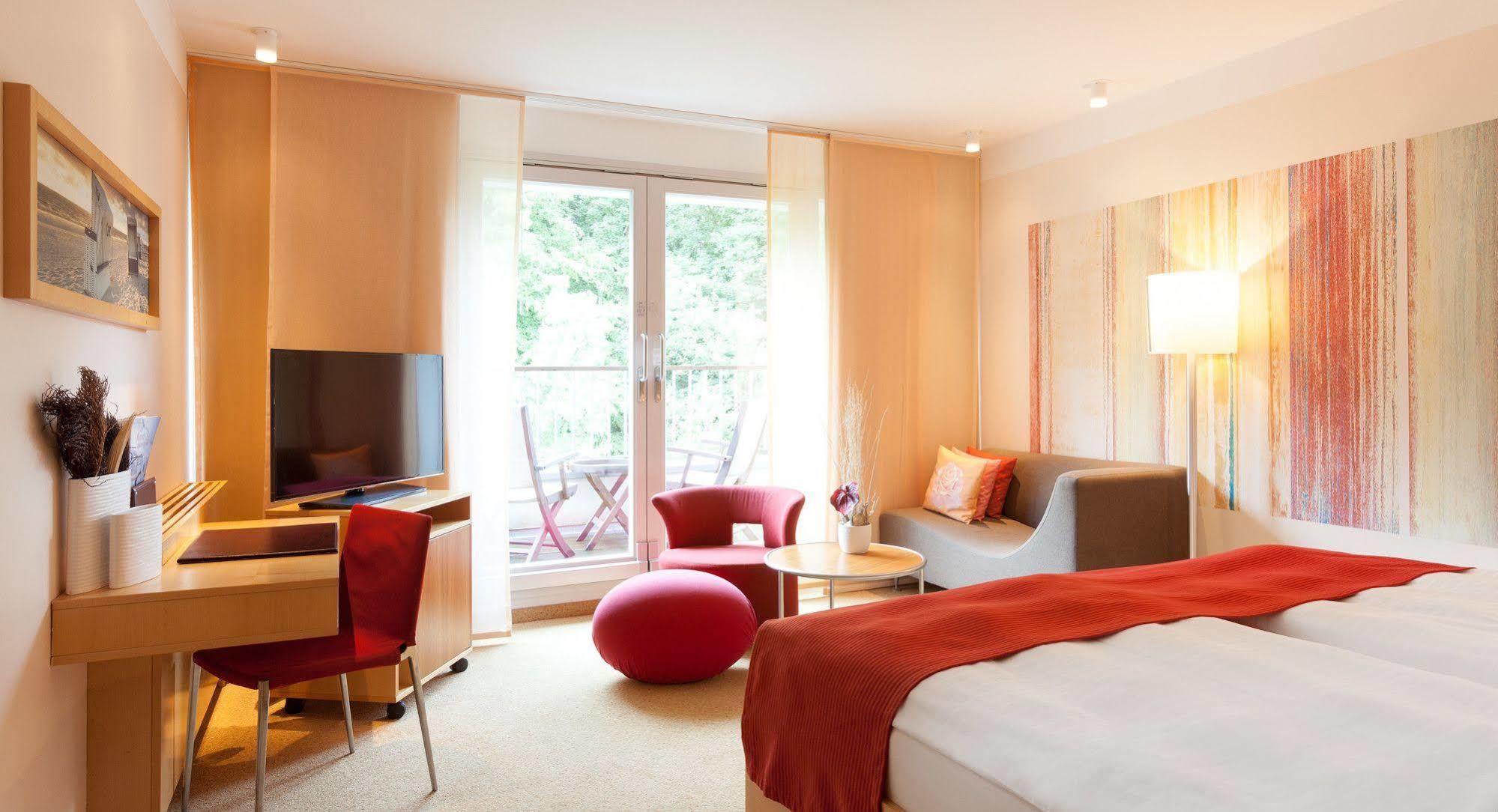 A-Rosa Travemuende Hotell Lübeck Exteriör bild A typical room at the Hotel St. George